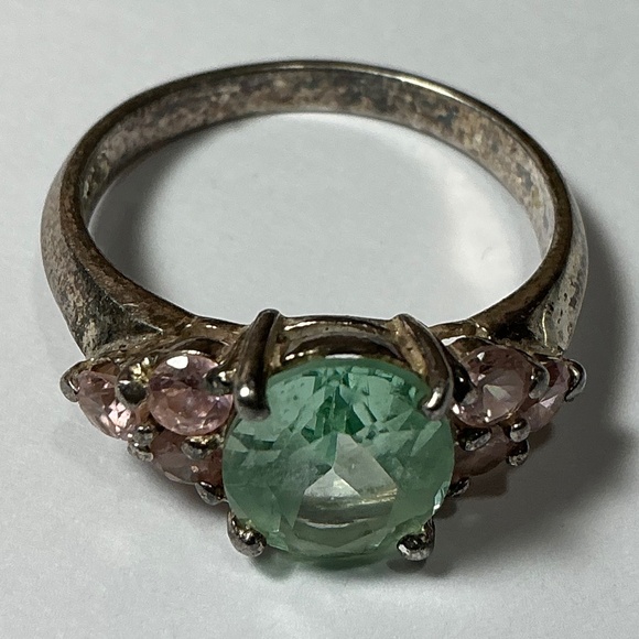 Sterling Silver Ring with clear stones. Size 8 - Picture 3 of 6